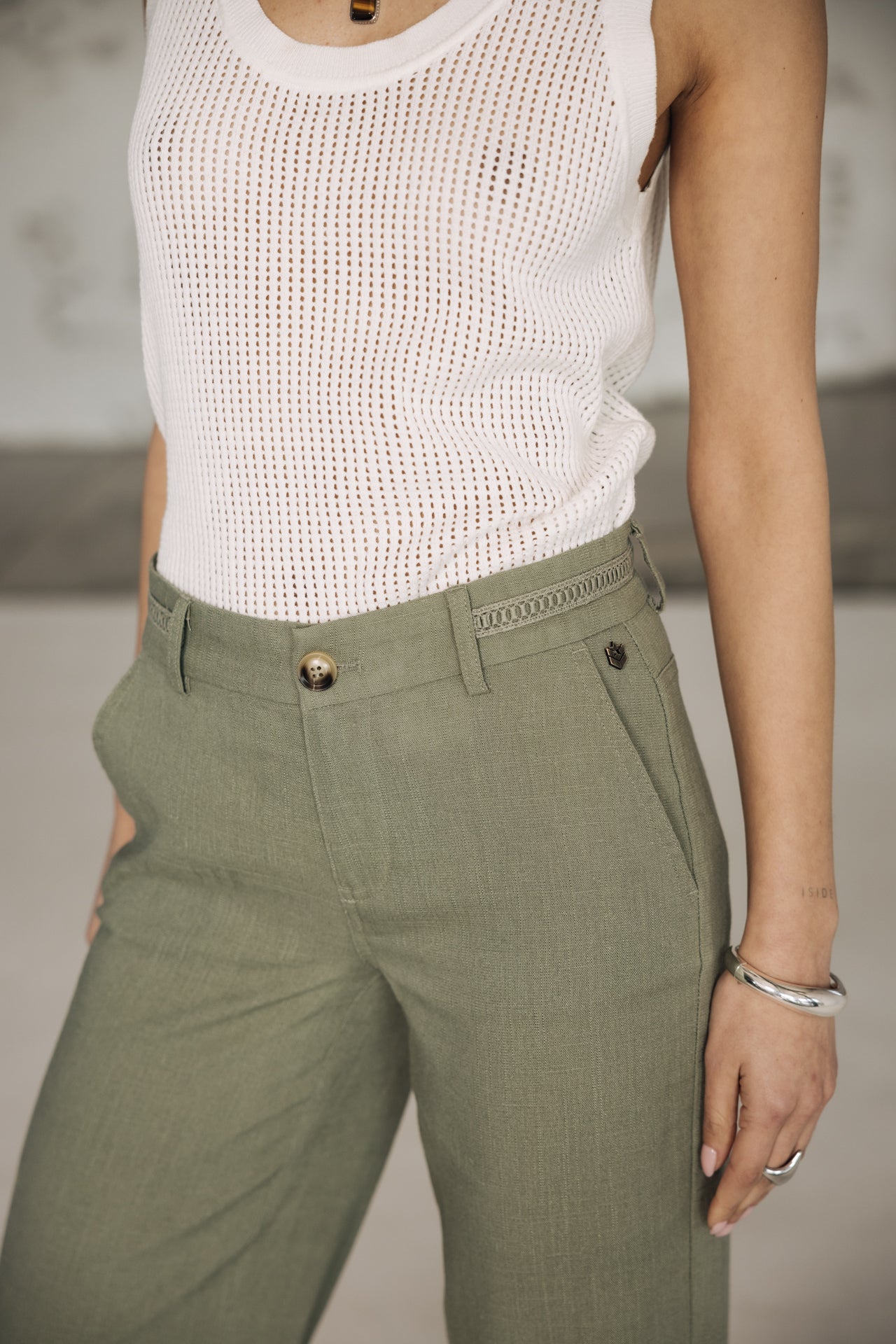 Agatha Pantalon large en lin (deep lichen green)