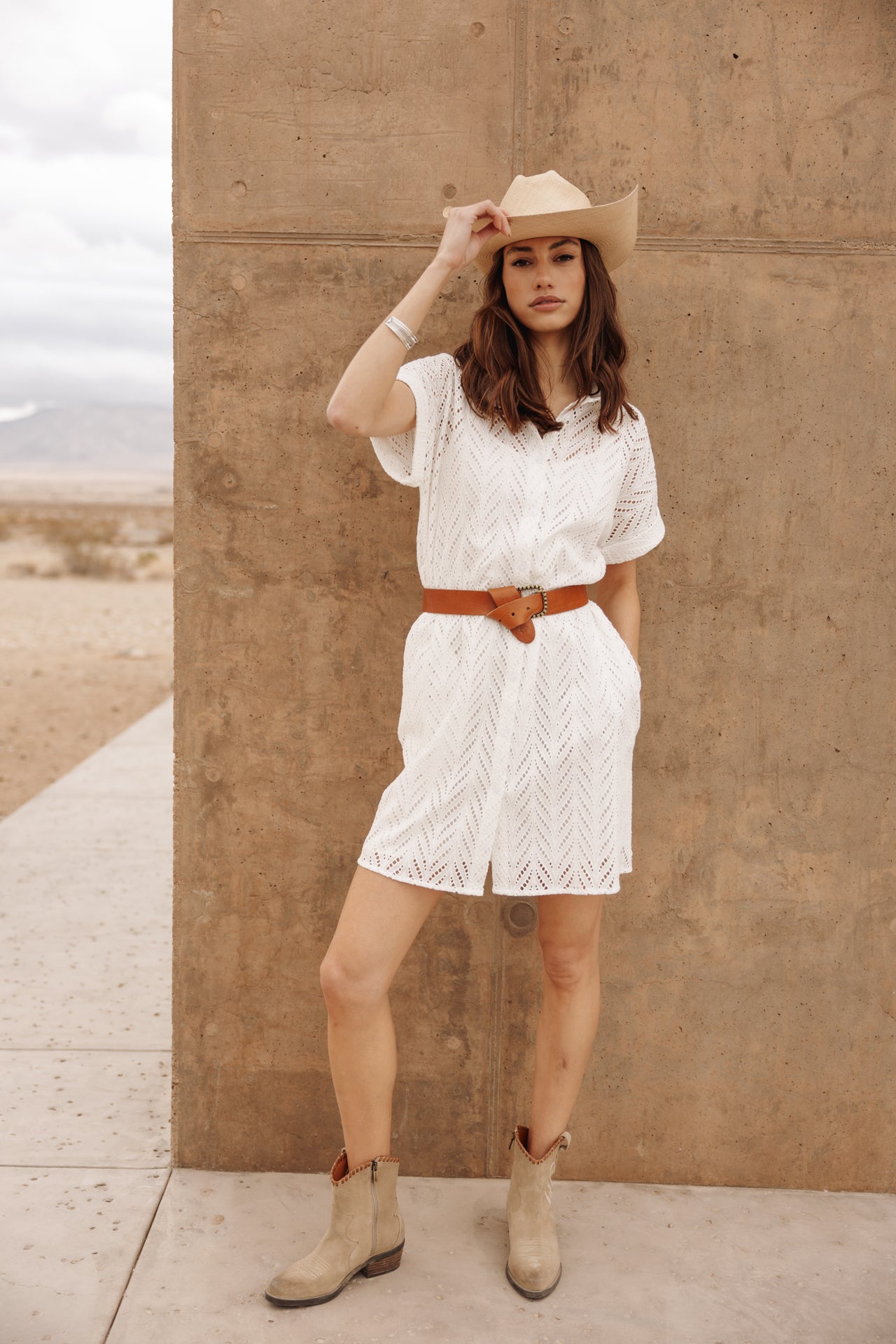 Raffia Leaf Lace Robe chemise (white)
