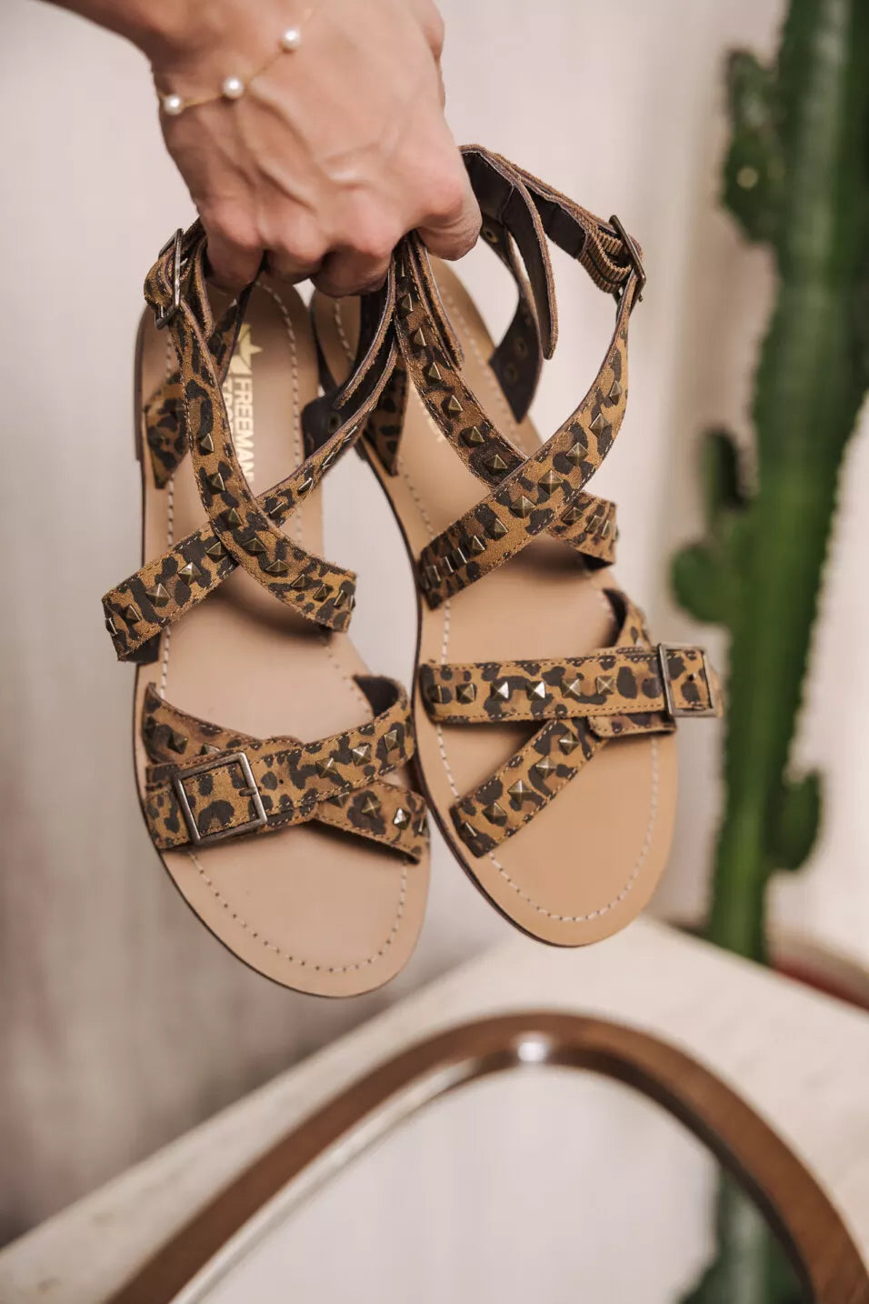 Sandales cloutées Elida Suede (Leo)