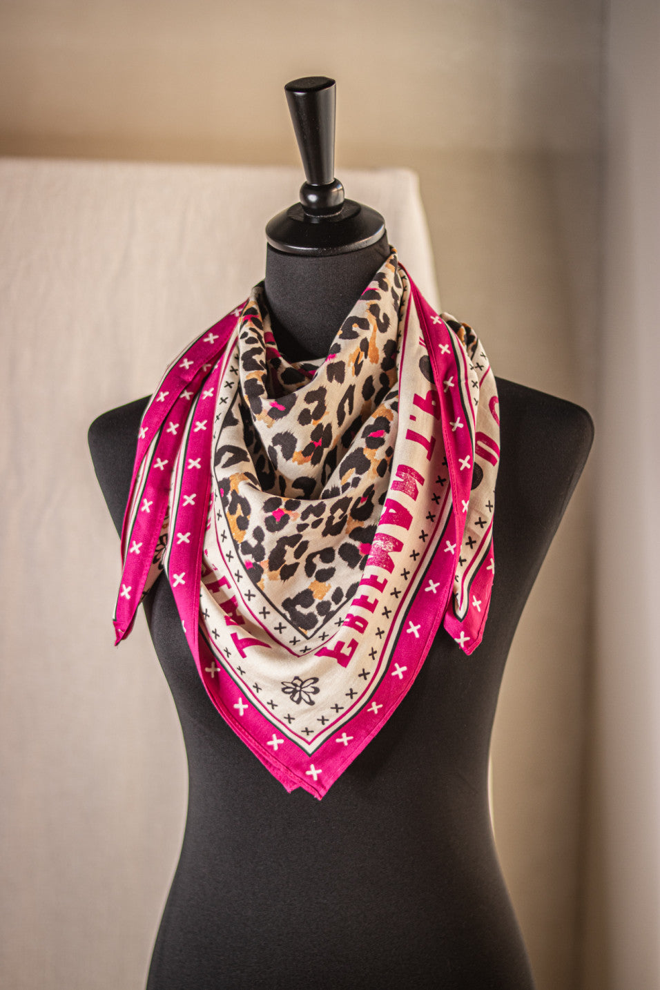 Fathia Wild Leopard Small (pearled ivory)