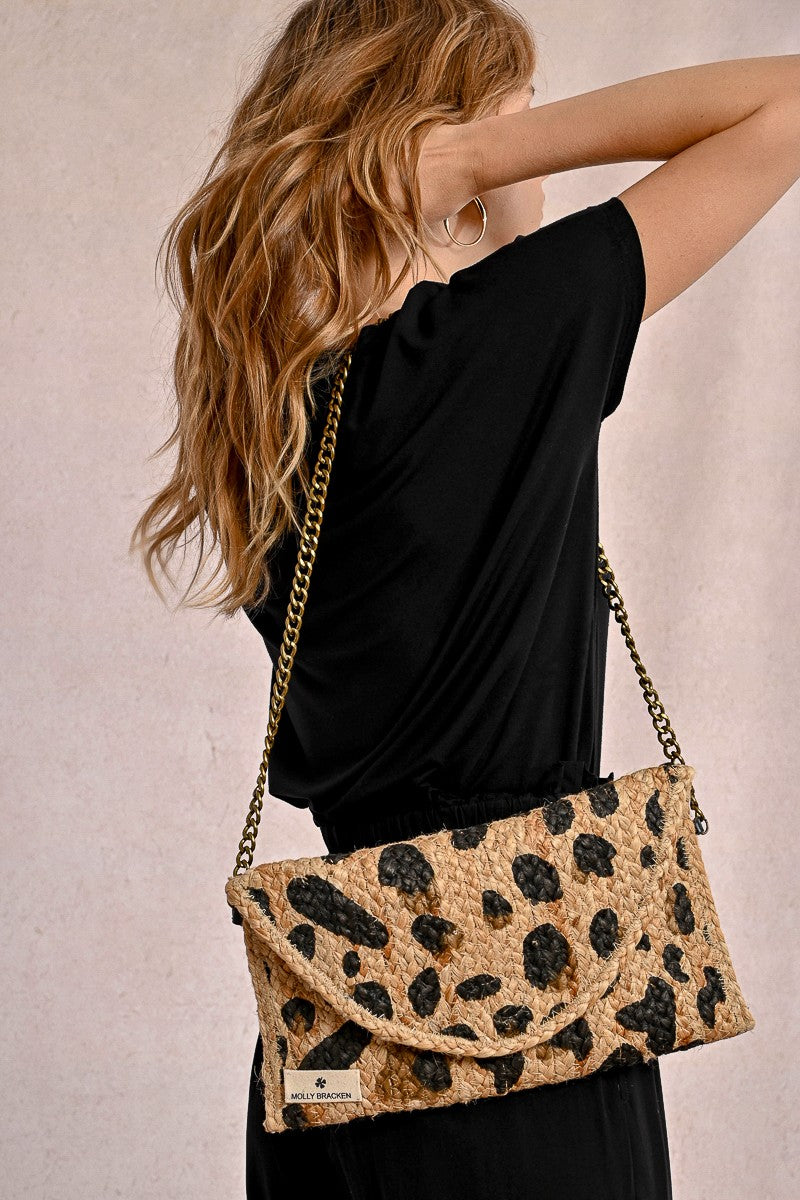 Pochette à clip en paille motif léopard