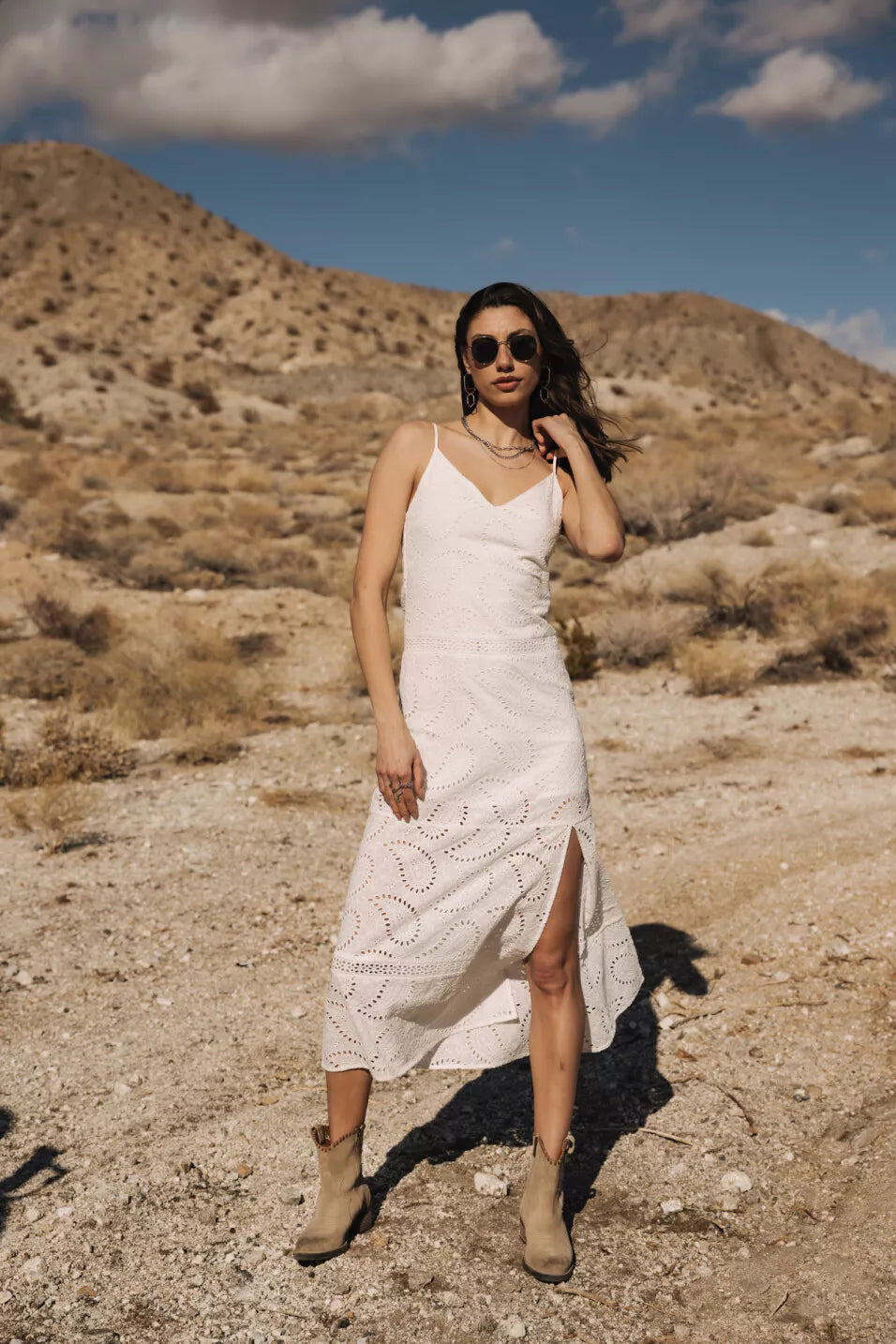Robe avec fente côté Revania Lace,( White)