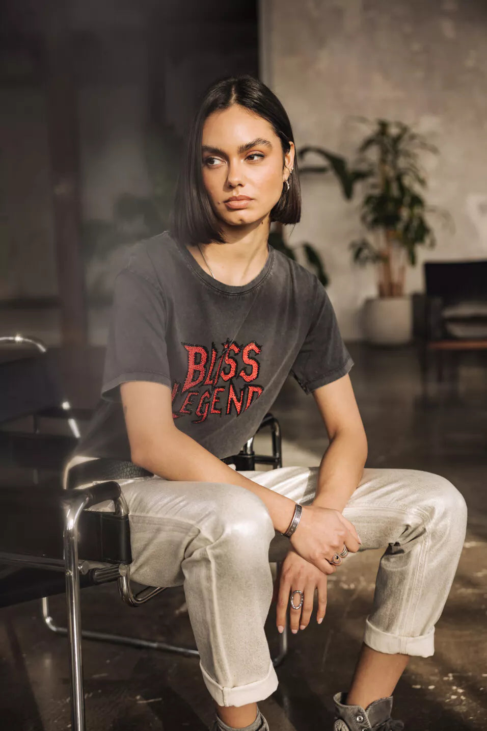 T-Shirt Imprimé à Strass Suria Bliss Legend (Carbone)